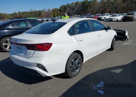 2024 Kia Forte Lxs z USA, uszkodzony, nr VIN 3KPF24AD7RE788261